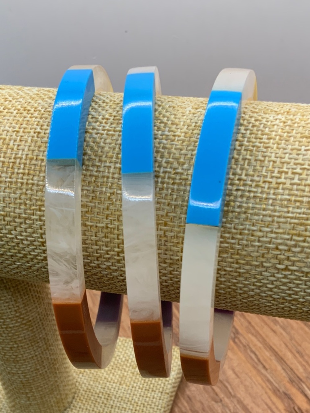 Plunder Design Multicolored Resin Bangle Bracelet Set